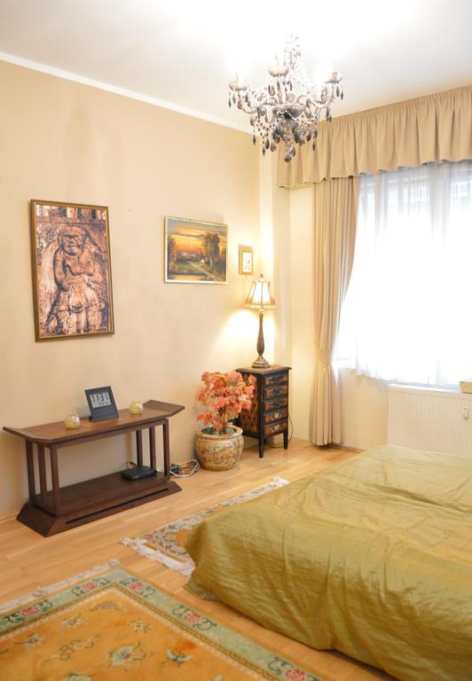 Classic Flat At Basilica Apartment บูดาเปสต์ ภายนอก รูปภาพ