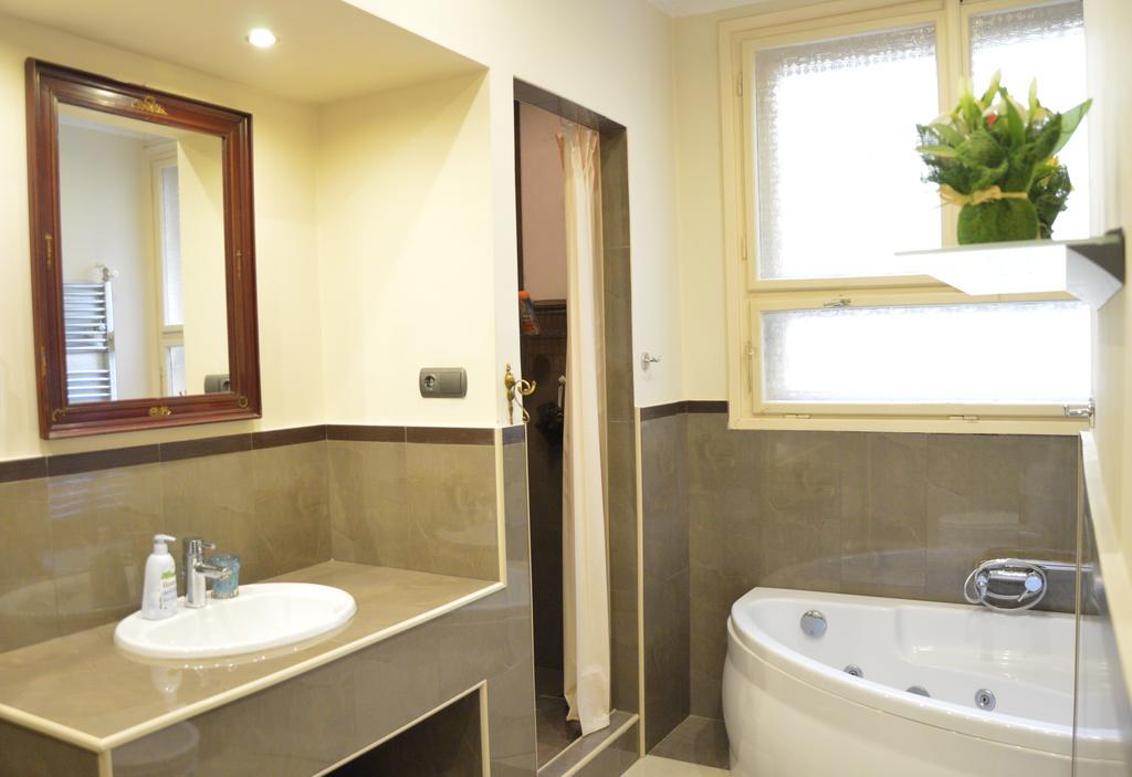 Classic Flat At Basilica Apartment บูดาเปสต์ ภายนอก รูปภาพ