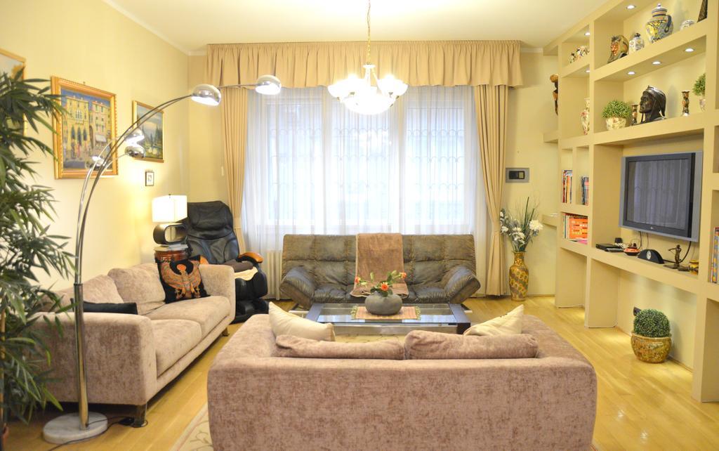 Classic Flat At Basilica Apartment บูดาเปสต์ ภายนอก รูปภาพ
